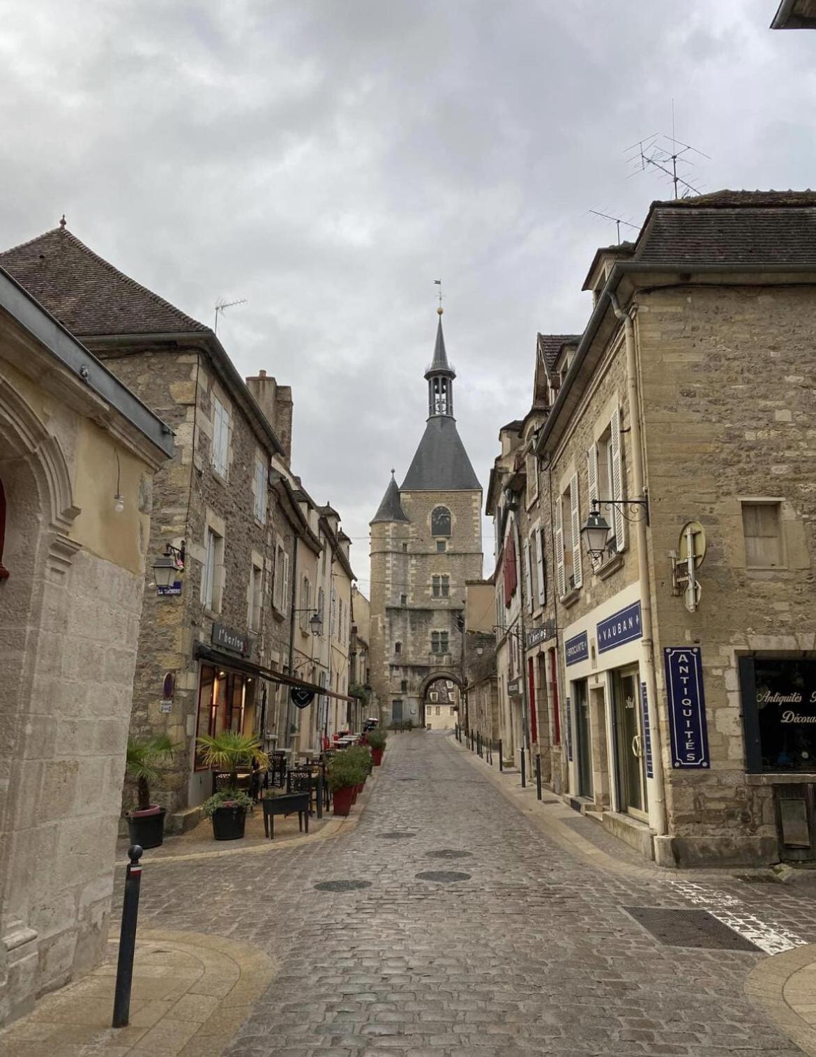 "La Petite Maison" Triplex Au Centre Ville - Les Terres Du Roy أفالو المظهر الخارجي الصورة