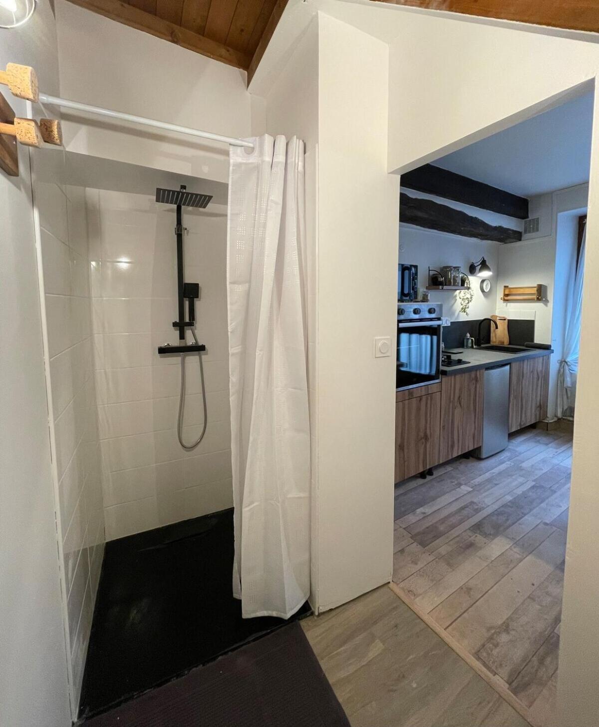 "La Petite Maison" Triplex Au Centre Ville - Les Terres Du Roy أفالو المظهر الخارجي الصورة