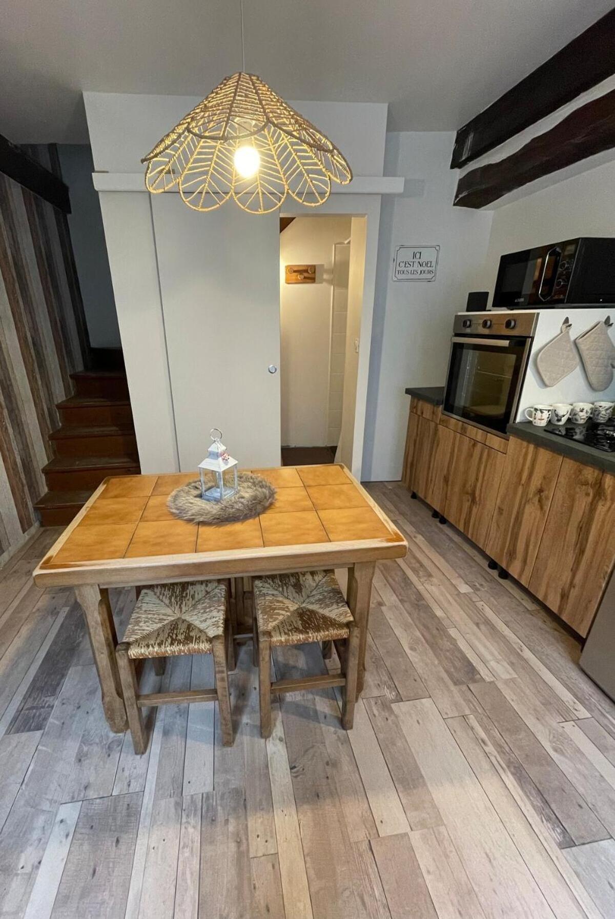 "La Petite Maison" Triplex Au Centre Ville - Les Terres Du Roy أفالو المظهر الخارجي الصورة