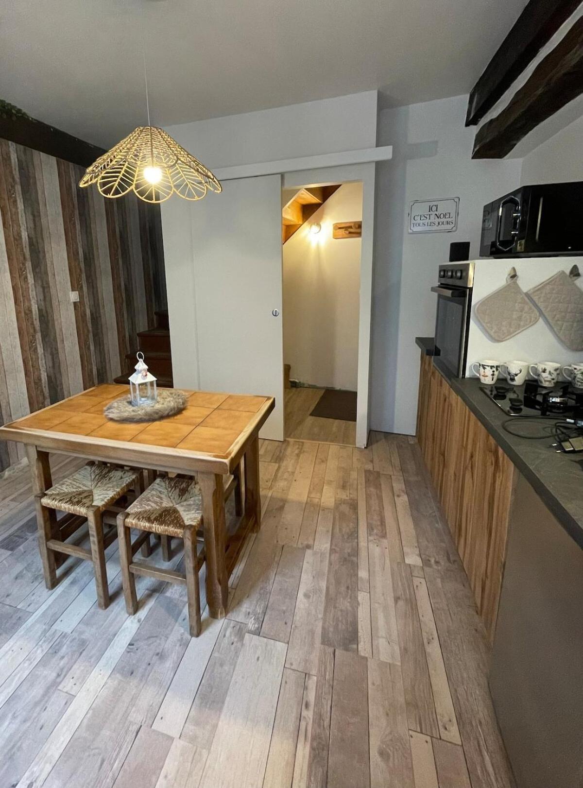 "La Petite Maison" Triplex Au Centre Ville - Les Terres Du Roy أفالو المظهر الخارجي الصورة